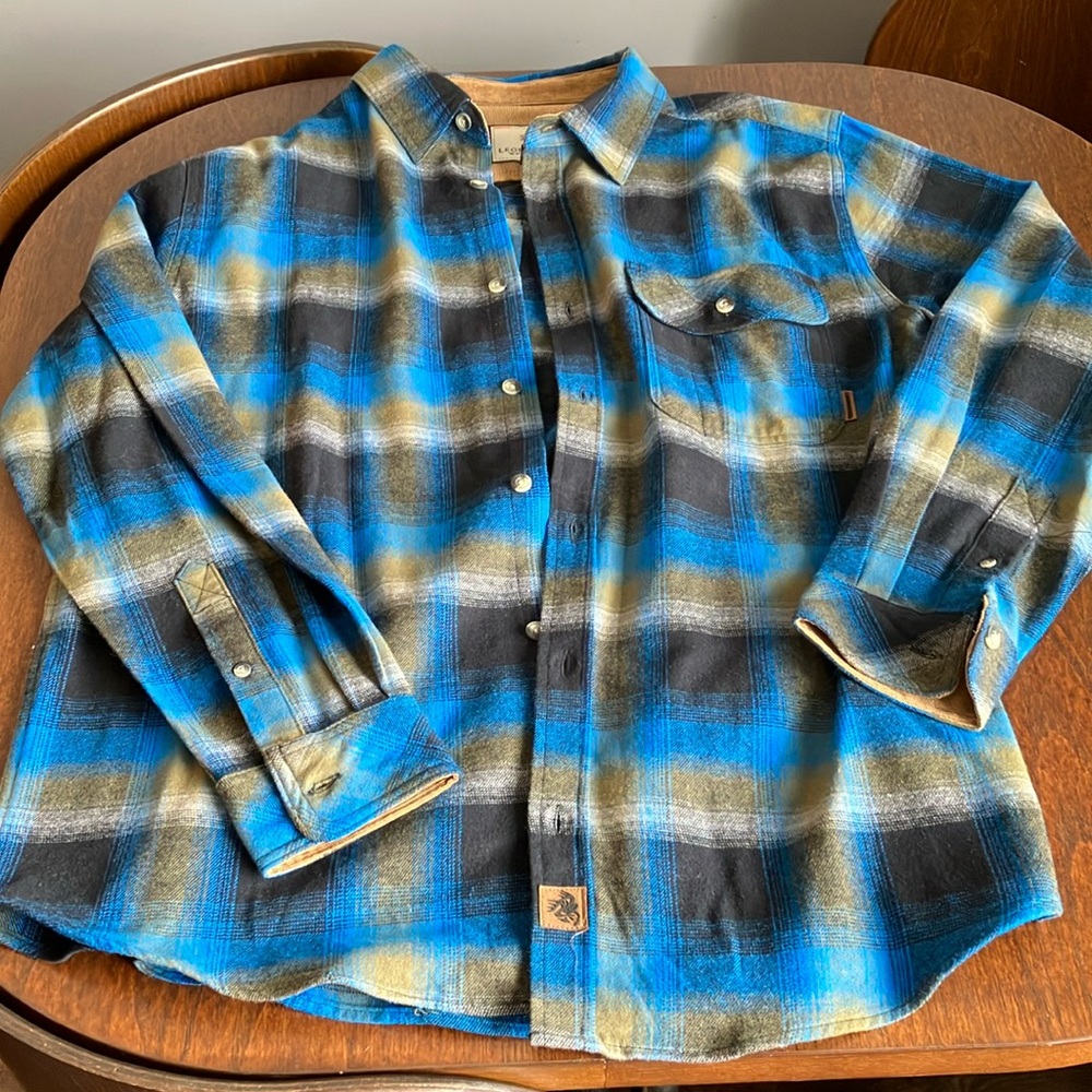 Blue and Black Plaid Flannel Shirt. Large. Legendary Whitetails